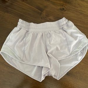 Lululemon Hotty Hot Low-Rise Lined Short 2.5"